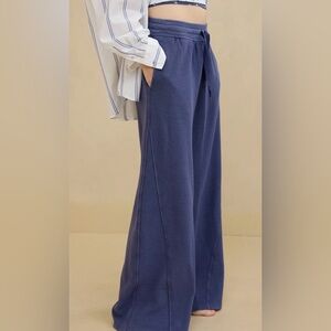 Women’s Aerie Soft Landing Ribbed Trouser - Size Medium Short - Color Fresh